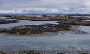 A bunch of different islands with open water and houses on top of the land