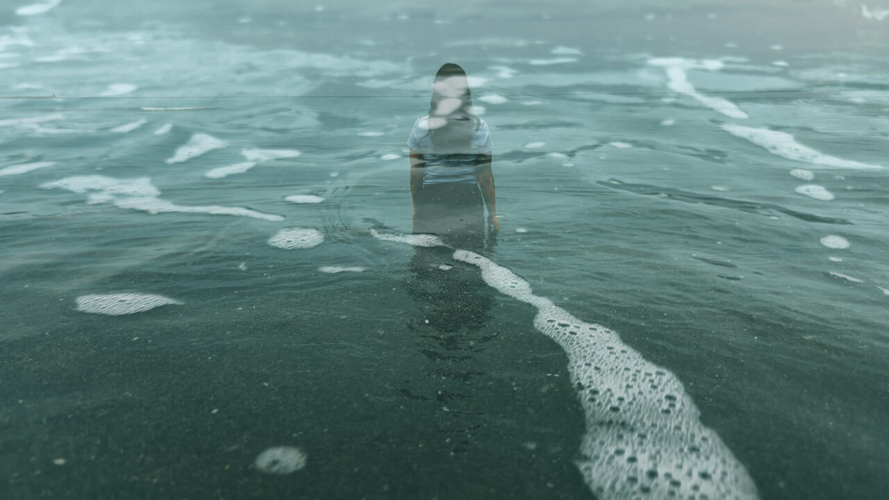 Distance still 03