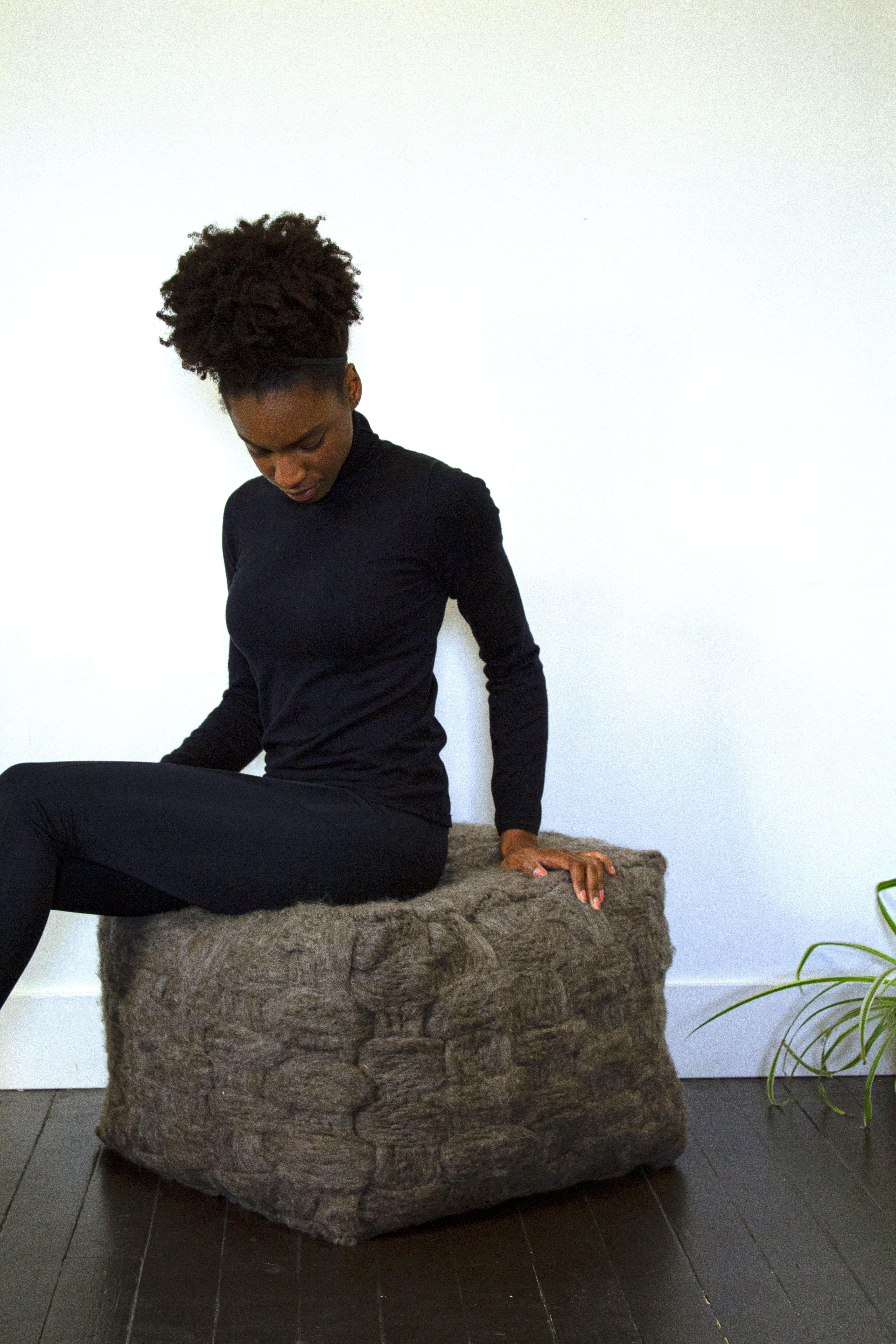 Pouf Sitting01